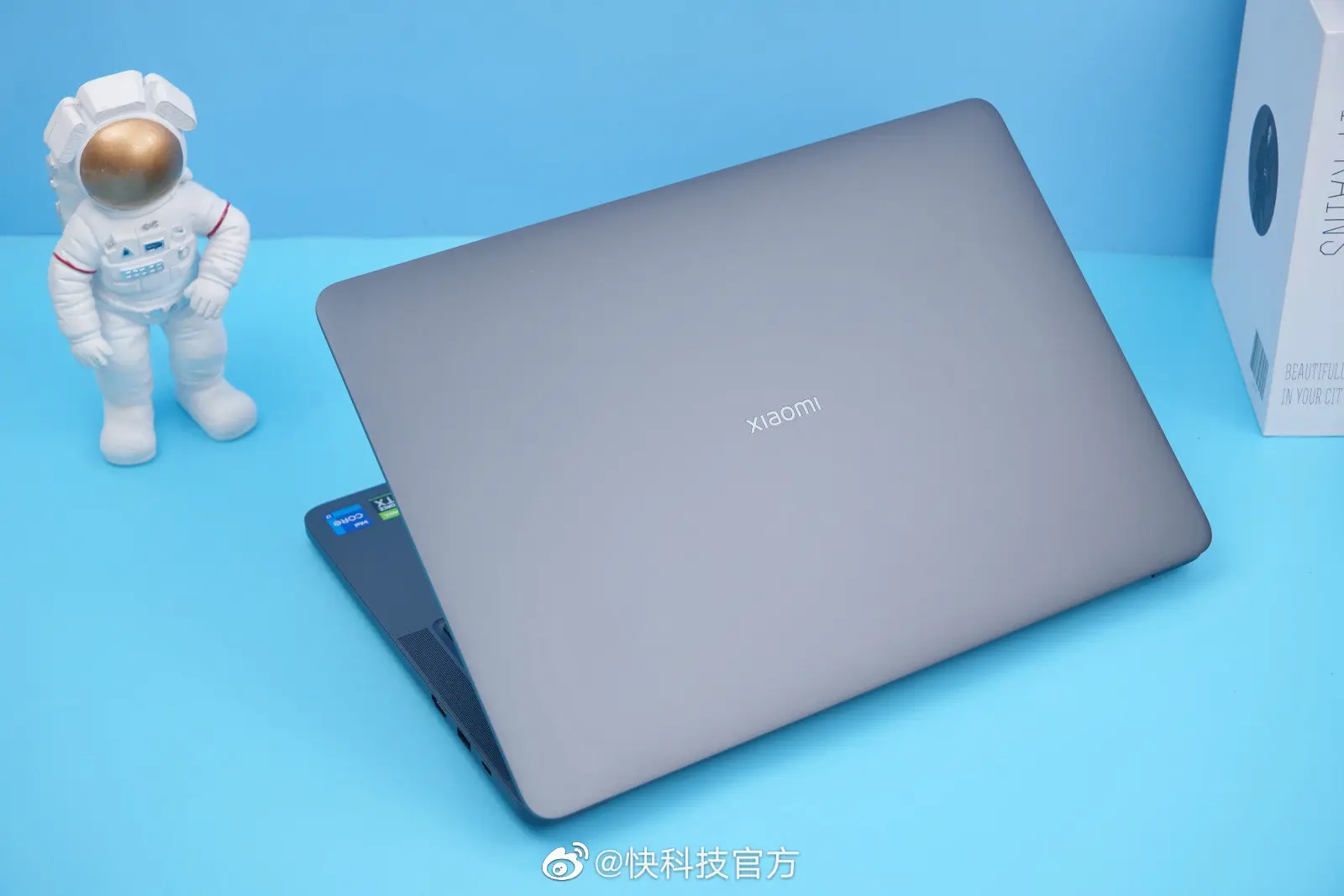Cận Cảnh Xiaomi Mi Notebook Pro X 15 H2