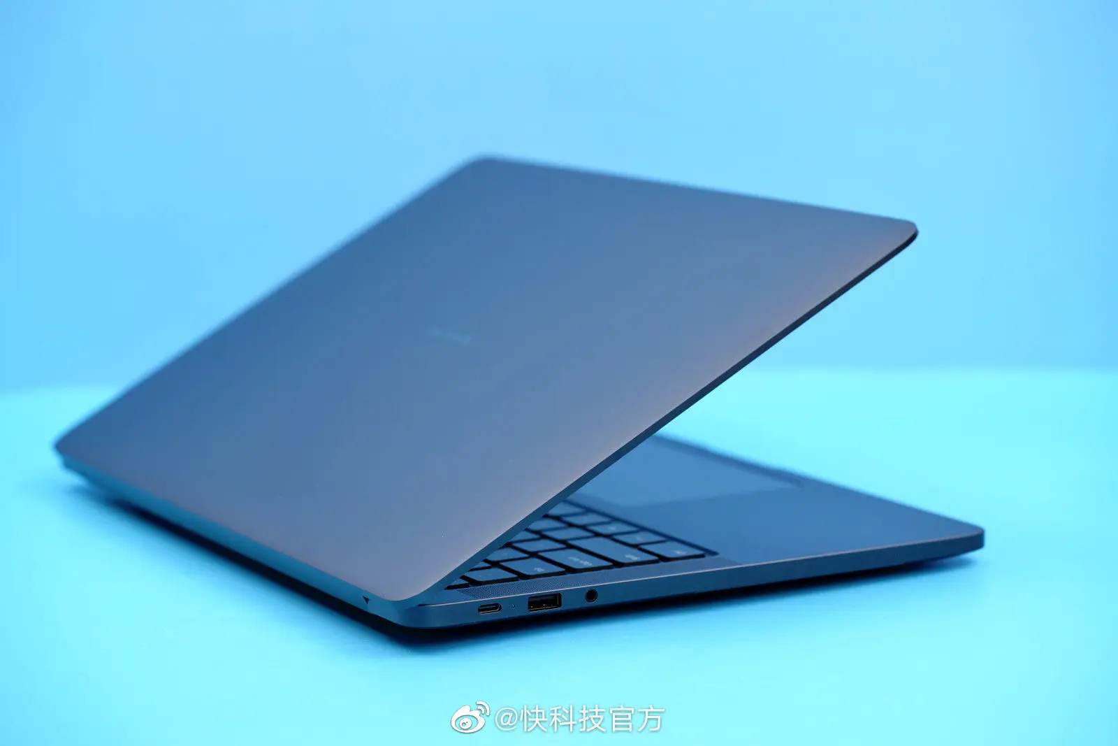 Cận Cảnh Xiaomi Mi Notebook Pro X 15 H3
