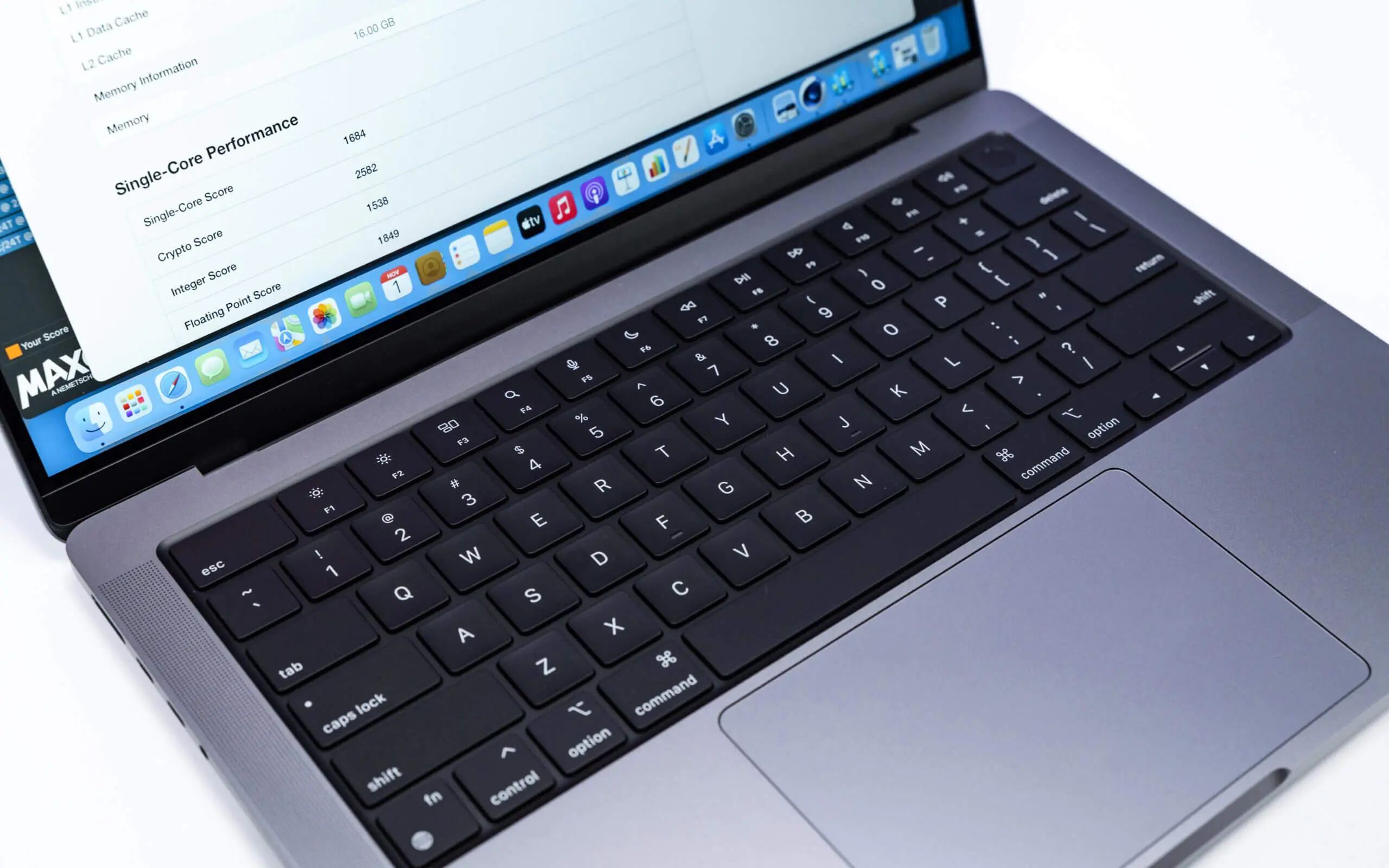 Trên Tay Macbook Pro 14 Inch Màn Hình “tai Thỏ”, Cpu M1 Pro Features 07