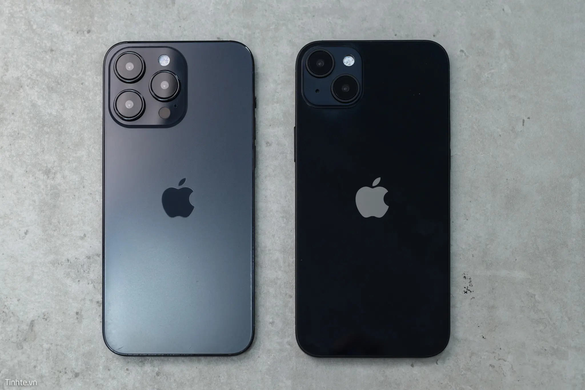 Trên tay dummy iPhone 14 Series: Bản cao cấp có cụm camera to hơn, iPhone 14 Max thay cho mini