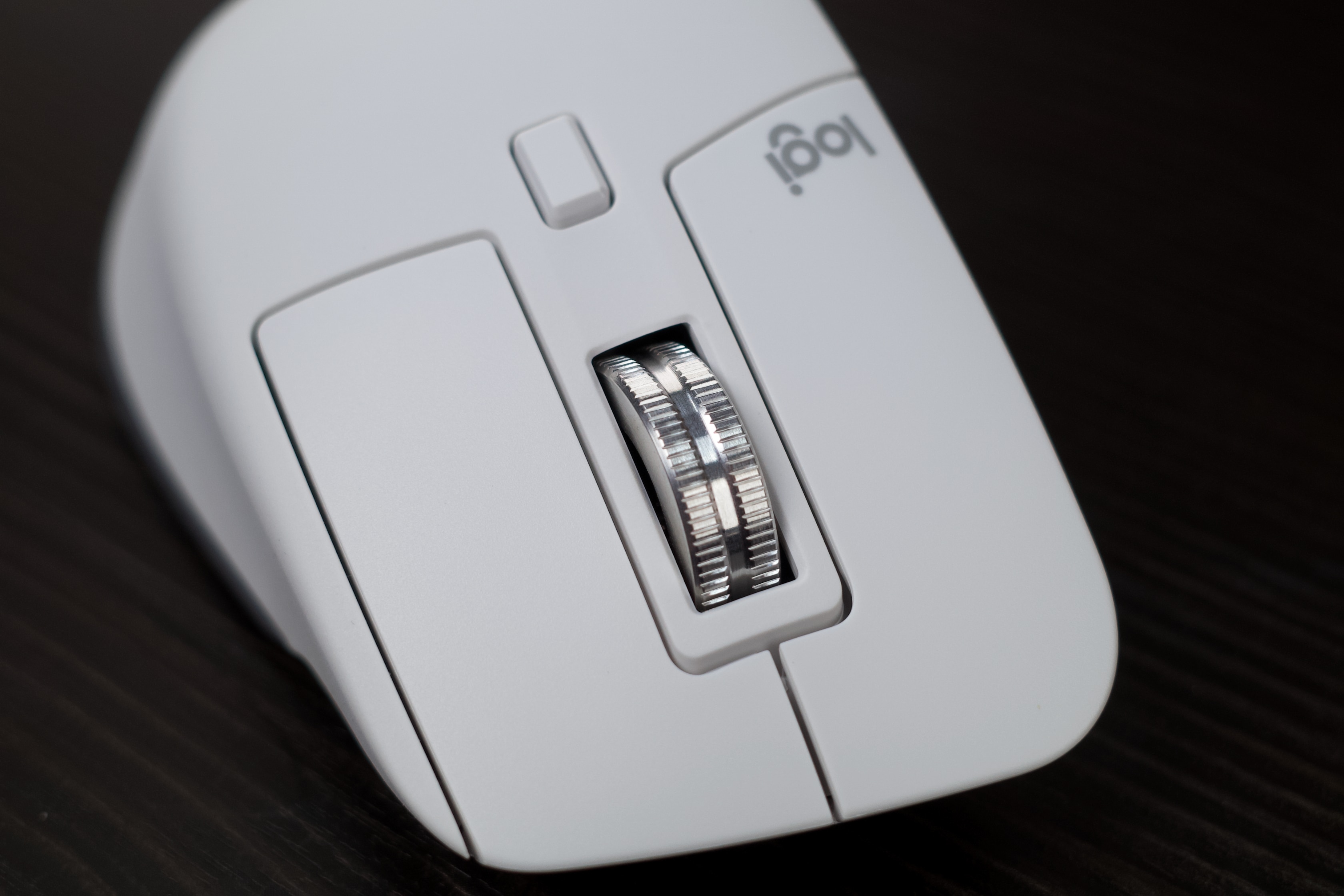 Trên tay Logitech MX Master 3S: Màu trắng trang nhã, nút bấm rất êm, độ nhạy cao hơn và chỉnh được