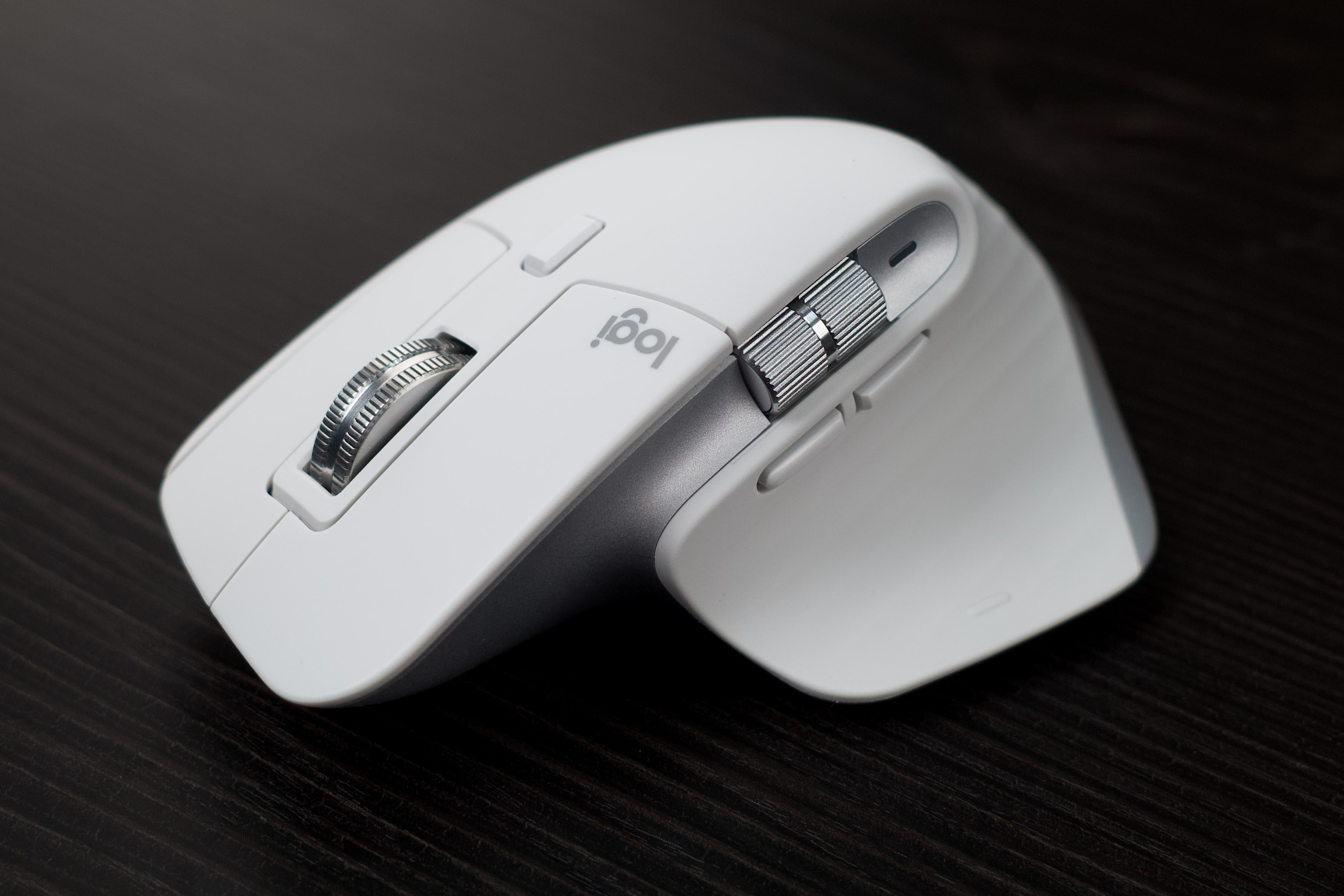 Trên tay Logitech MX Master 3S: Màu trắng trang nhã, nút bấm rất êm, độ nhạy cao hơn và chỉnh được